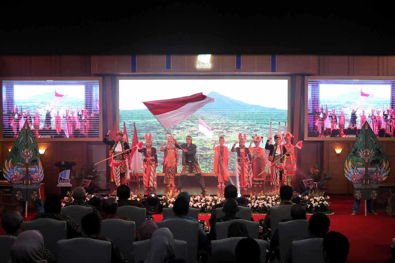 1.Dispusip DKI Jakarta Terima Penghargaan Dari ANRI.jpg