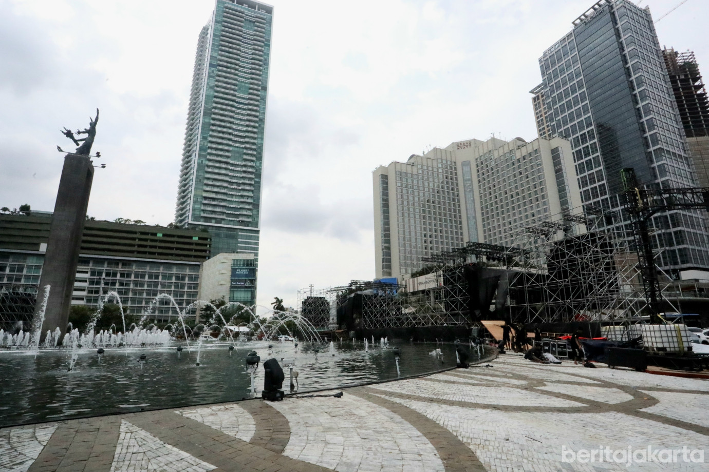 6 Persiapan Panggung Utama Tahun Baru 2026 di Bundaran HI_6.jpg