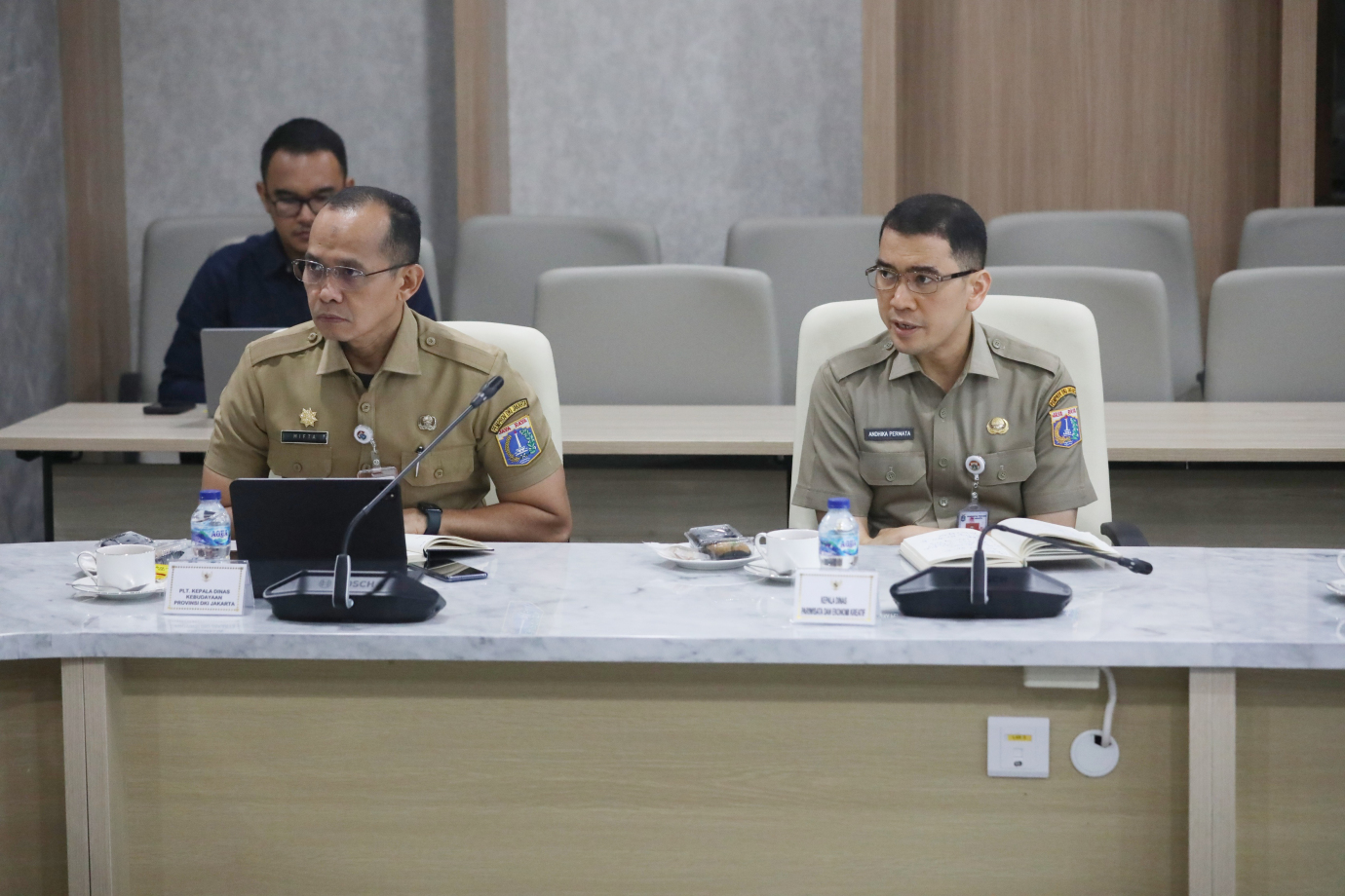 4 Wagub Menerima Audiensi Kelompok Seni Senar Wangi_4.jpg