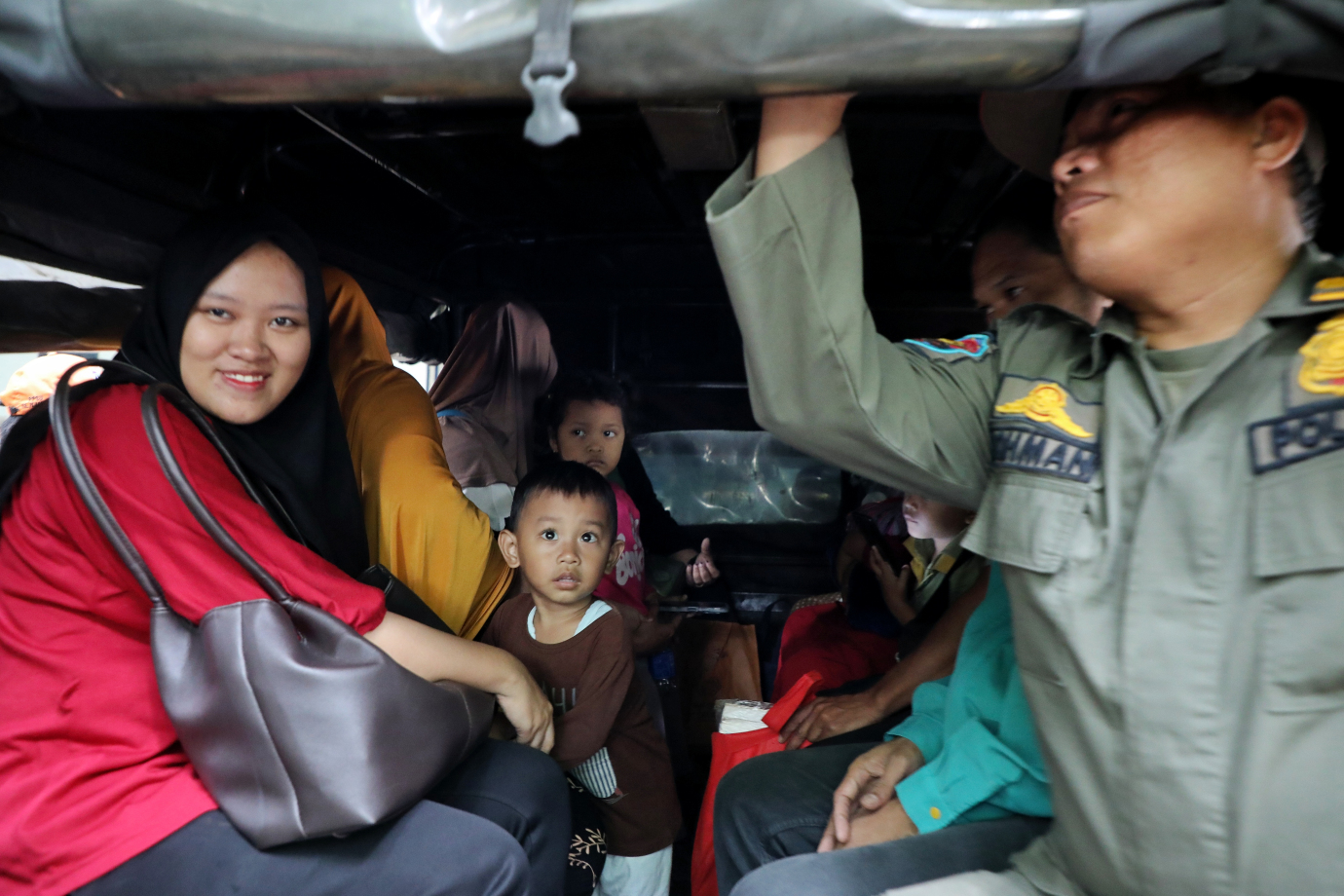 7.Pendataan Warga Kolong Tol Jembatan Tiga.jpg