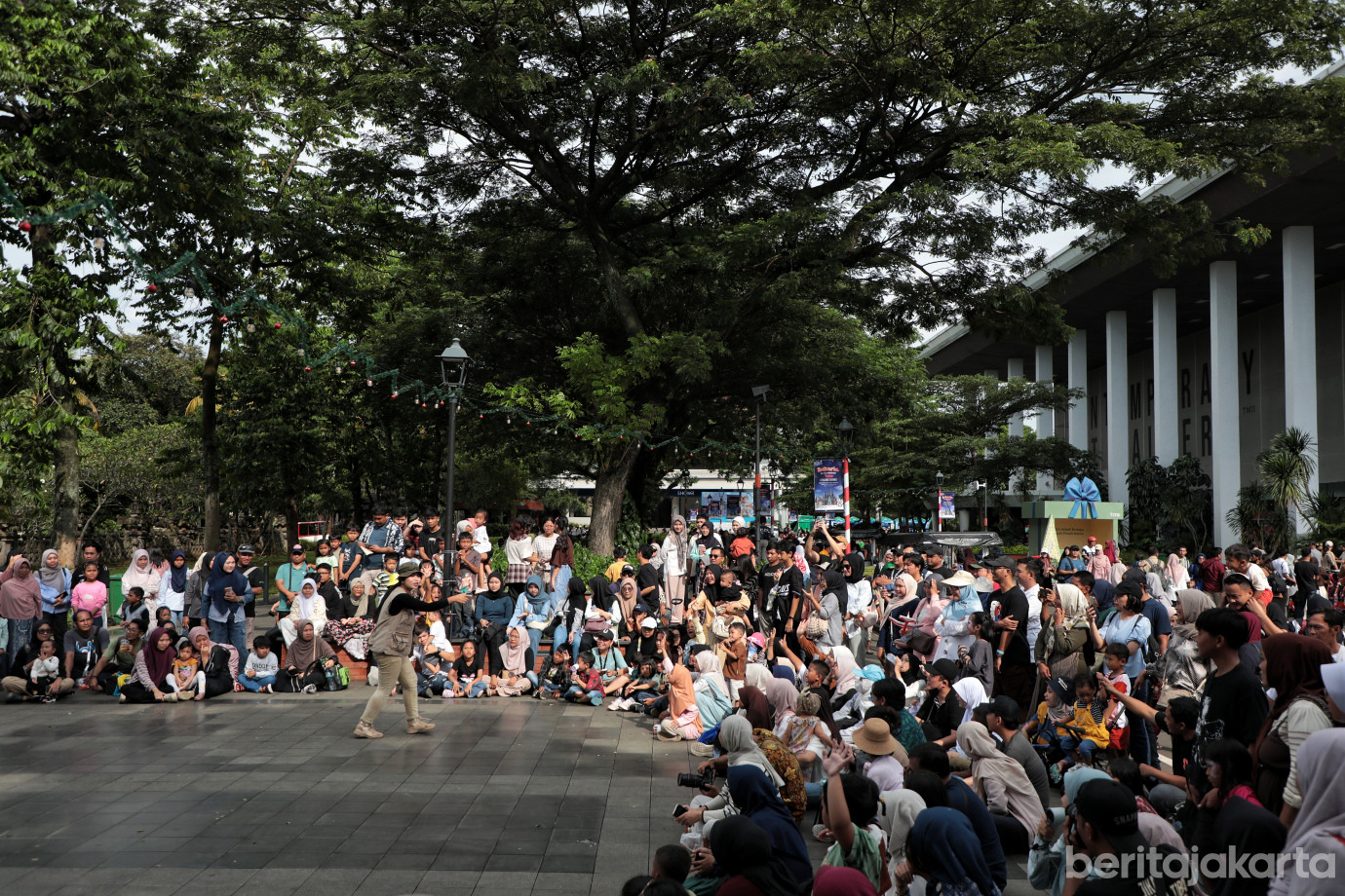 6.Menghabiskan Waktu Libur Nataru di TMII.jpg