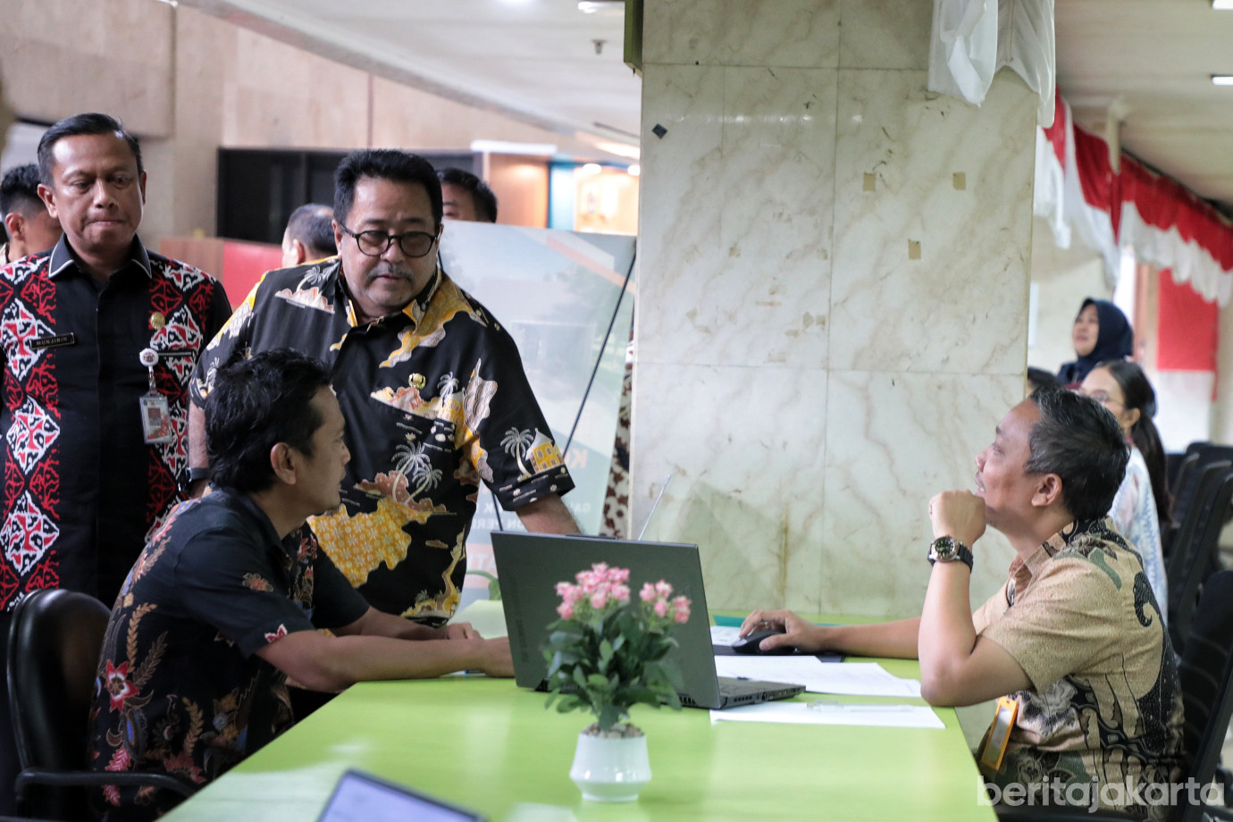 4.Rano Karno Kunjungi Kantor Wali Kota Jakarta Timur .jpg