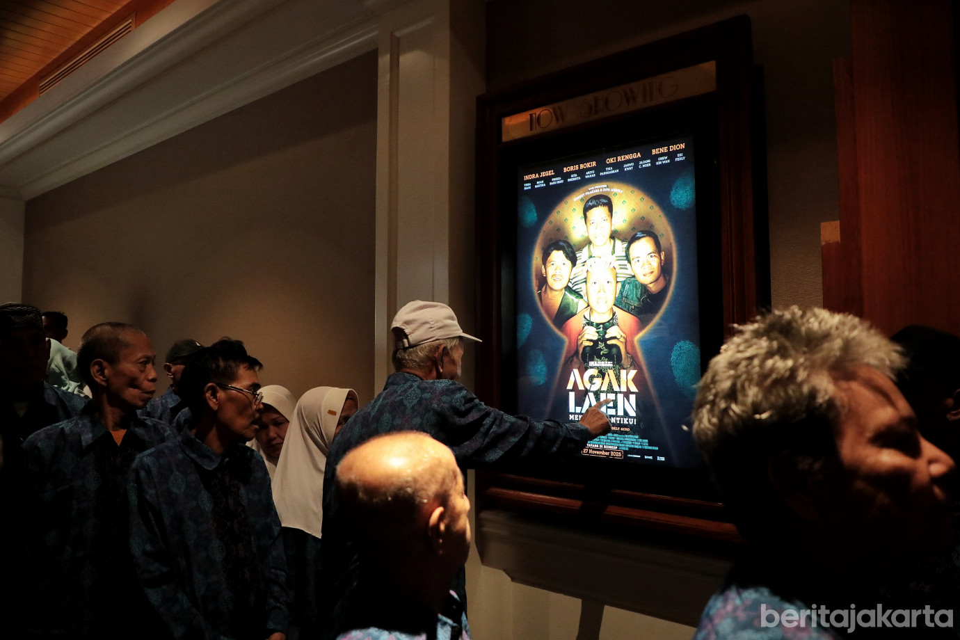 3.Wagub Ajak 100 Lansia Nonton Bareng Agak Laen_ Menyala Pantiku.jpg