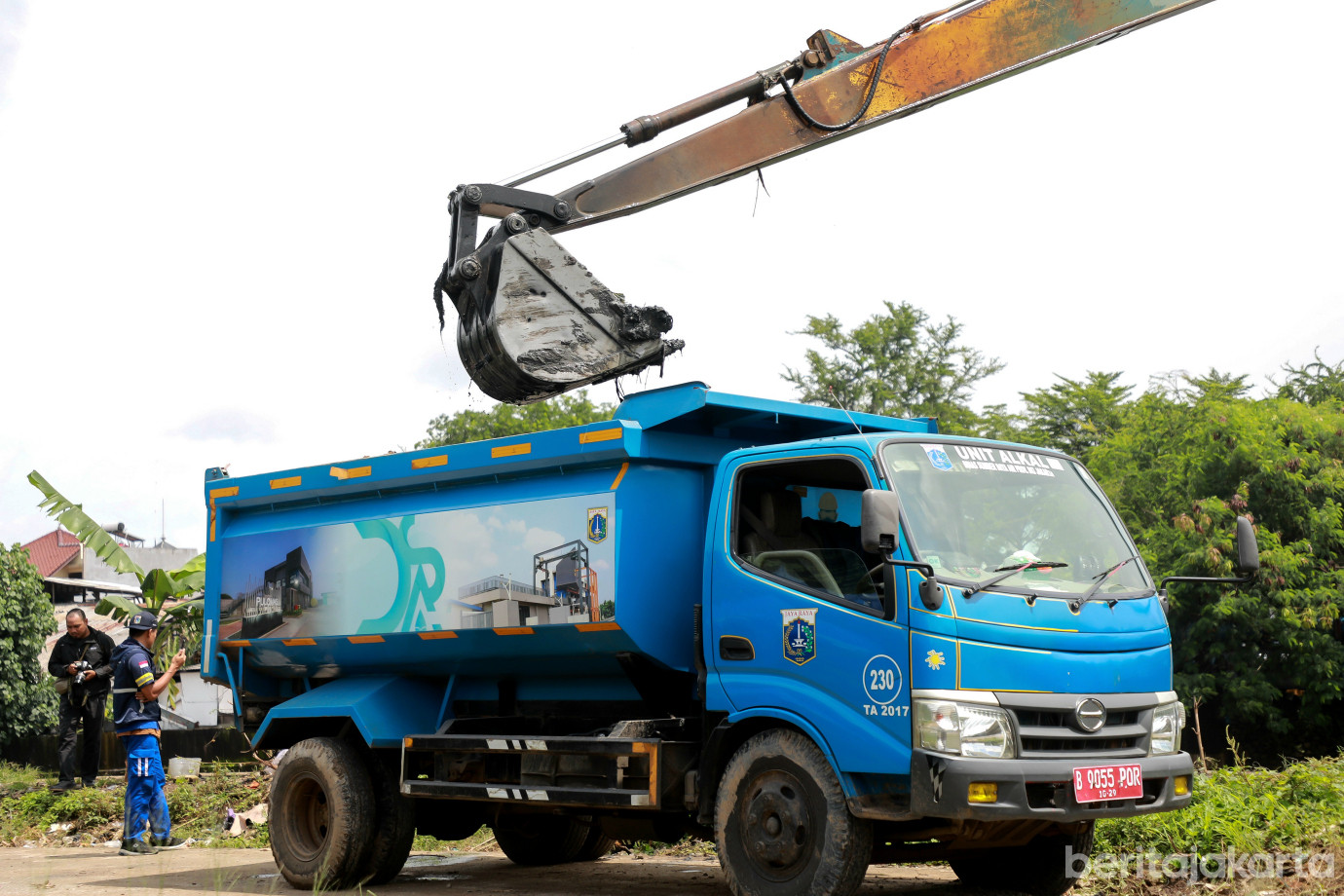 7 gubernur cek kali.jpg