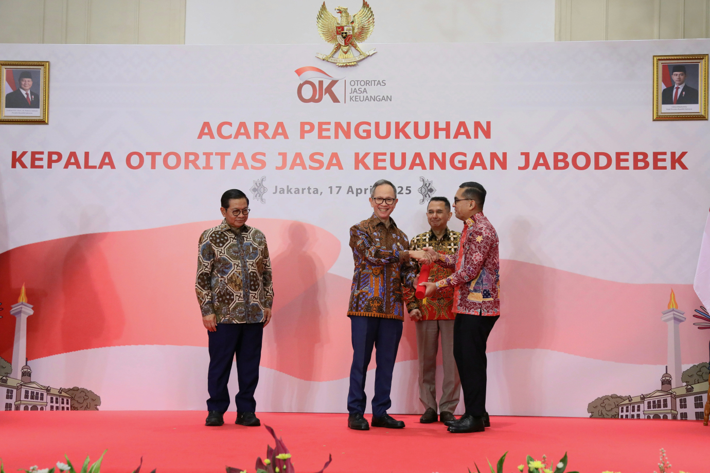5 Gubernur Menghadiri Pengukuhan Kepala OJK Jabodebek_5.jpg