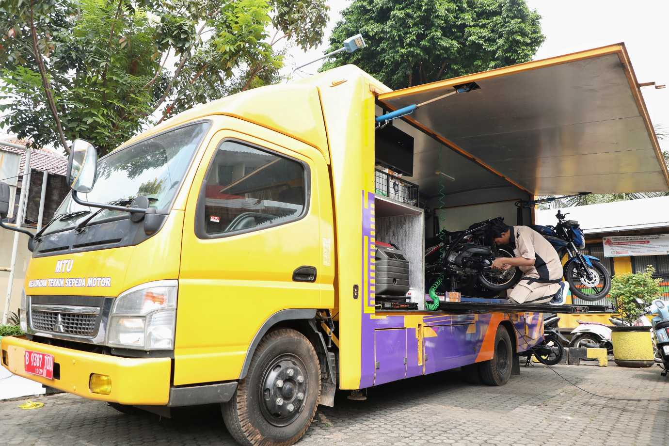 1.PPKD Jaktim Adakan Layanan Jemput Bola Pelatihan Otomotif di Cibesut.jpg