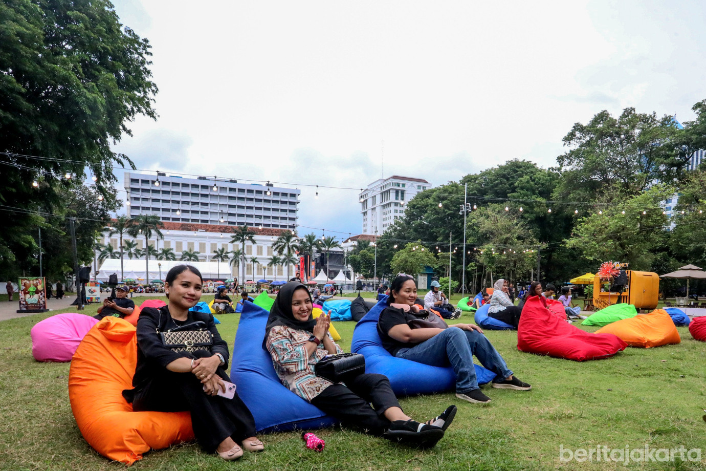 7 Pasar Kreatif Natal 2025 Meriahkan Lapangan Banteng_7.jpg