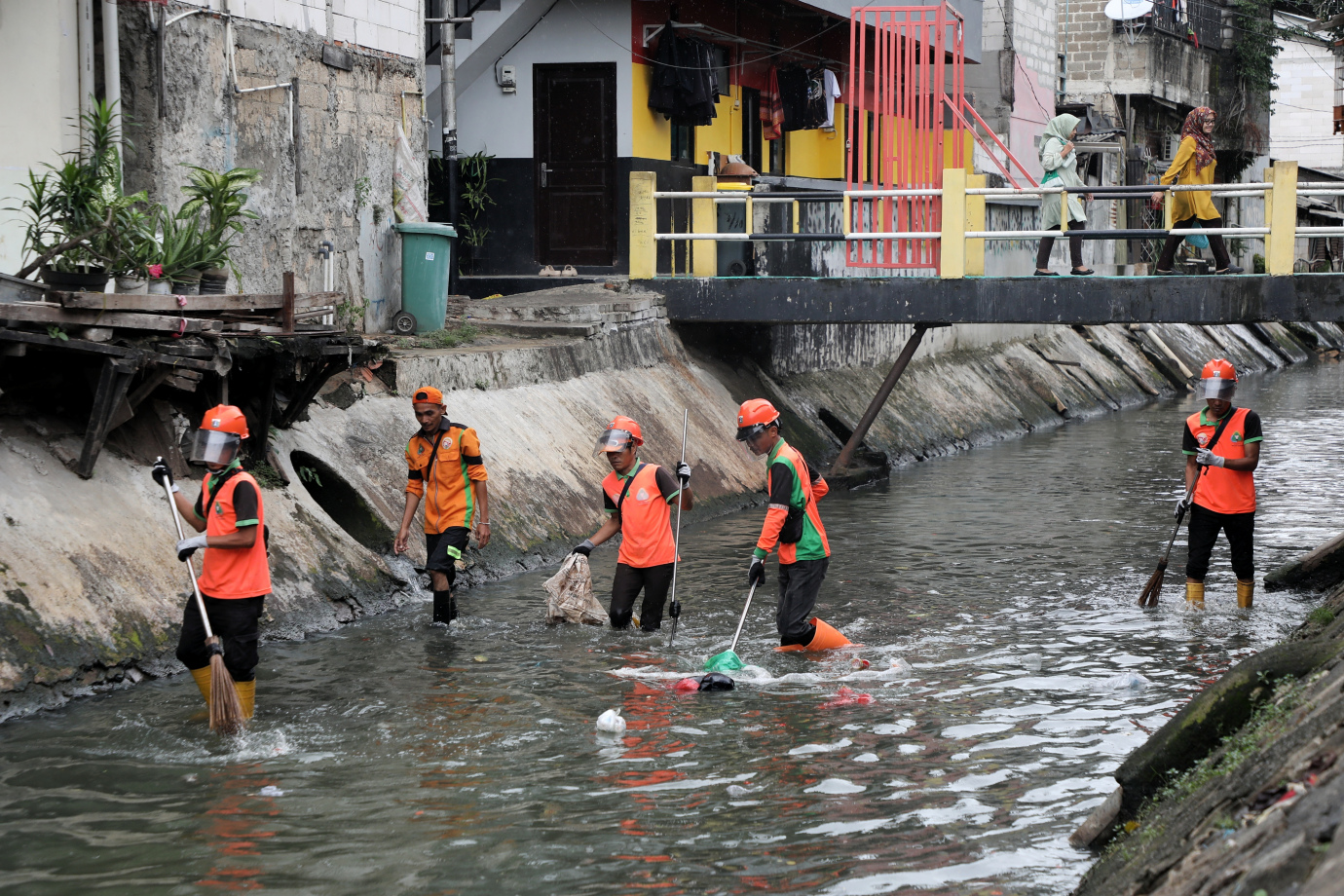 2.Penanganan Sampah Saluran Sodetan Kalibata.jpg