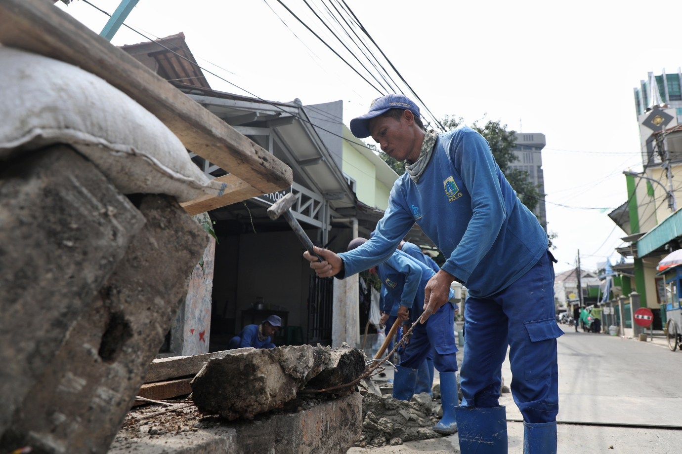 7.Sudin SDA Jakpus Perbaiki Saluran di Kebon Sirih Barat.jpg