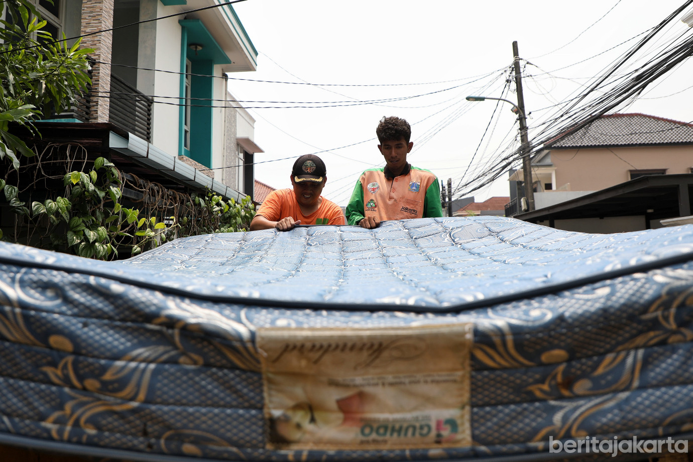 6.Pemprov DKI Jakarta Buka Layanan Angkut Sampah Besar Gratis.jpg