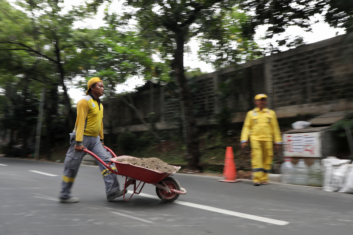 3.Pembuatan Trotoar Baru di Jalan Kemang Timur.jpg