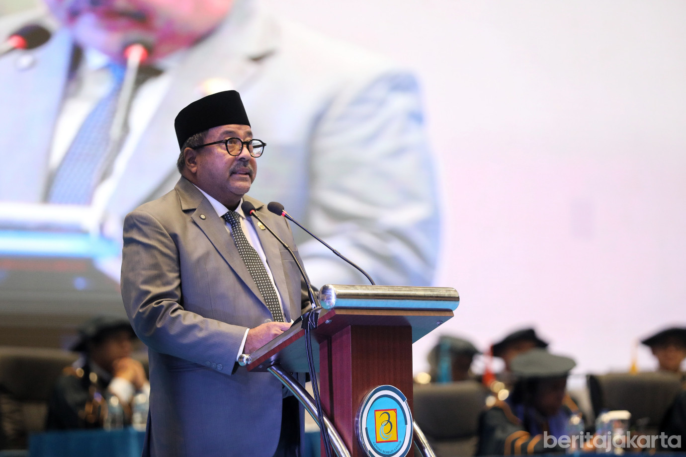 2.Rano Sampaikan Orasi Ilmiah Pada Wisuda Universitas Budi Luhur.jpg