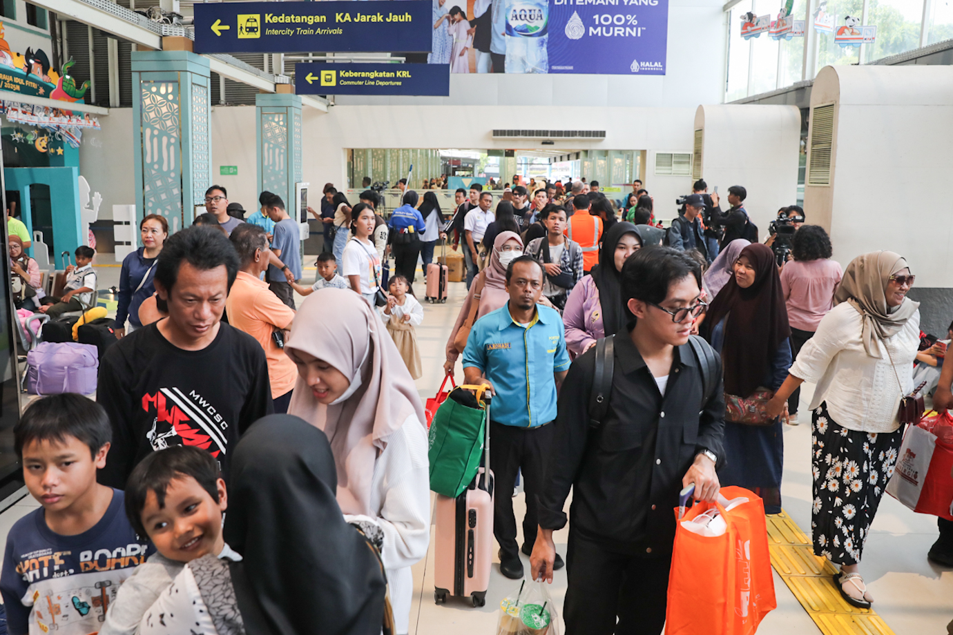 Arus-balik-stasiun-pasarsenen-1.jpg