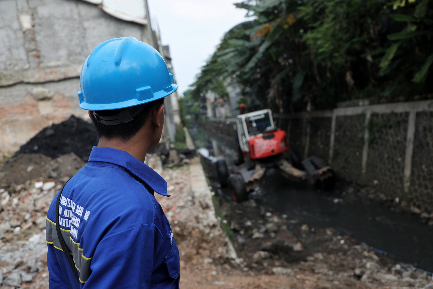 1.Sudin SDA Jaksel Keruk Kali Jelawe Sepanjang 200 Meter.jpg