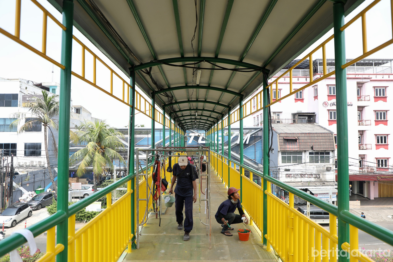 1.Dinas Bina Marga DKI Perbaiki JPO Pasar Minggu.jpg