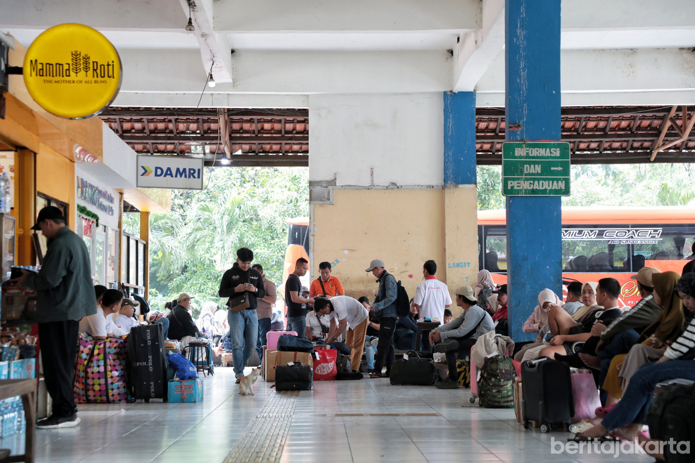 1.Jumlah Penumpang Terus Meningkat di Terminal Kampung Rambutan .jpg