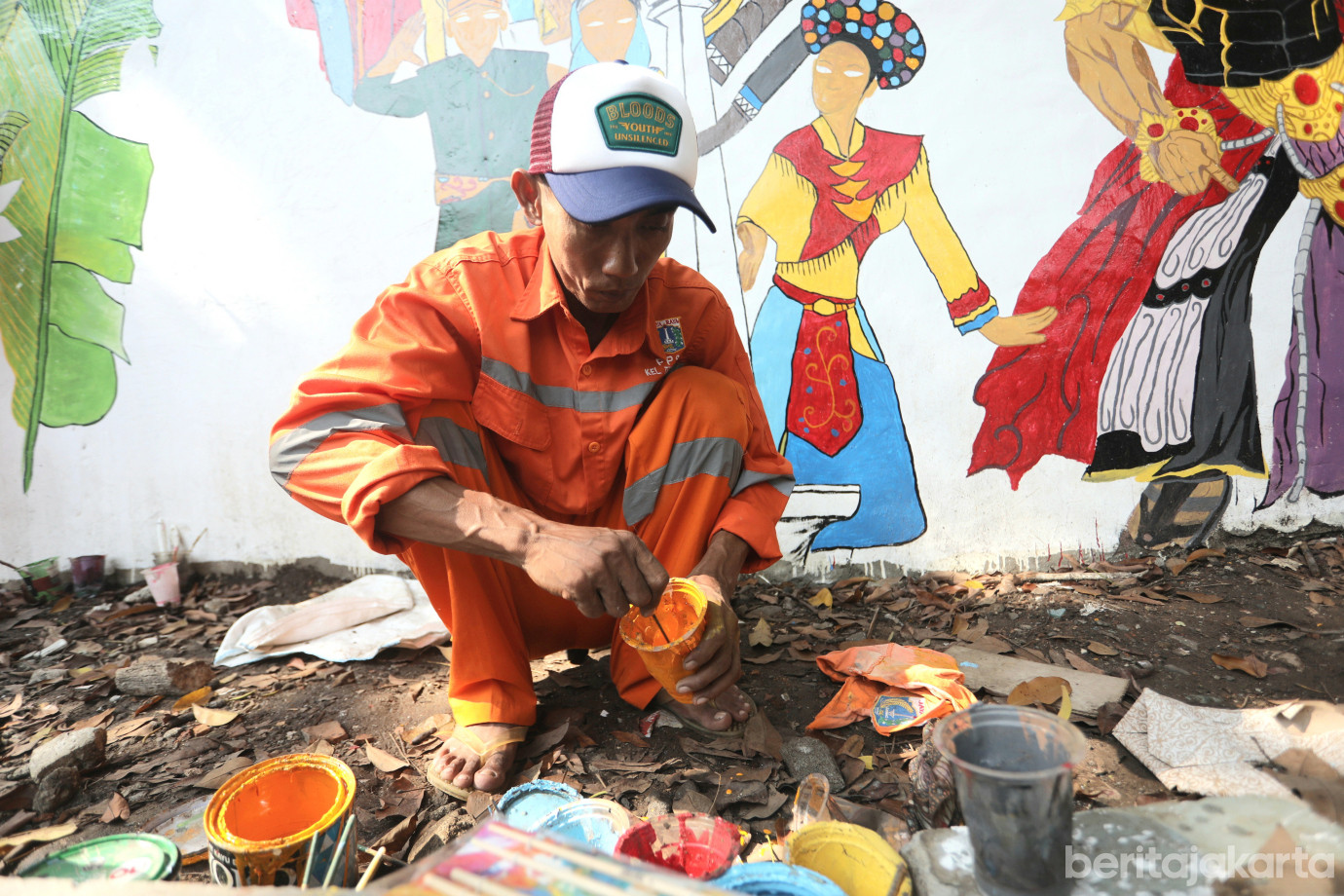 1 PPSU Tebet Timur Hiasi Jalan dengan Mural_1.jpg
