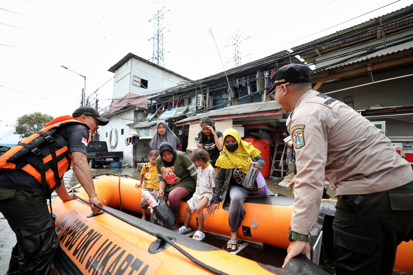 7.BPBD DKI Jakarta Siaga 24 Jam Pantau Banjir Rob .jpg