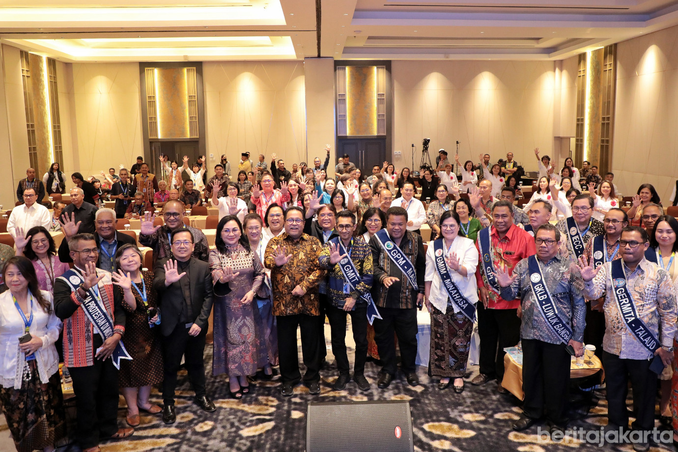 7.Rano Karno Buka Sidang Majelis Sinode Am GPI.jpg