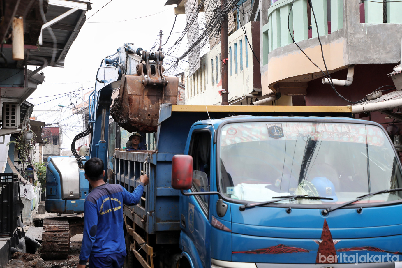 1.Sudin SDA Jaktim Normalisasi Saluran Sepanjang 187 Meter.jpg