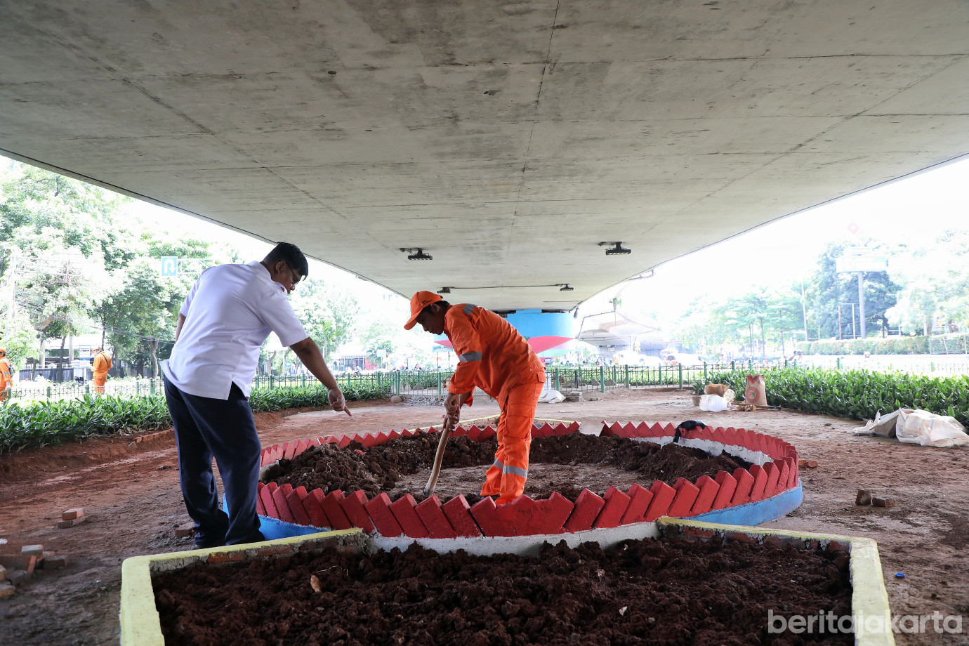 6.Kelurahan Rawajati Percantik Kolong Flyover Kalibata.jpg