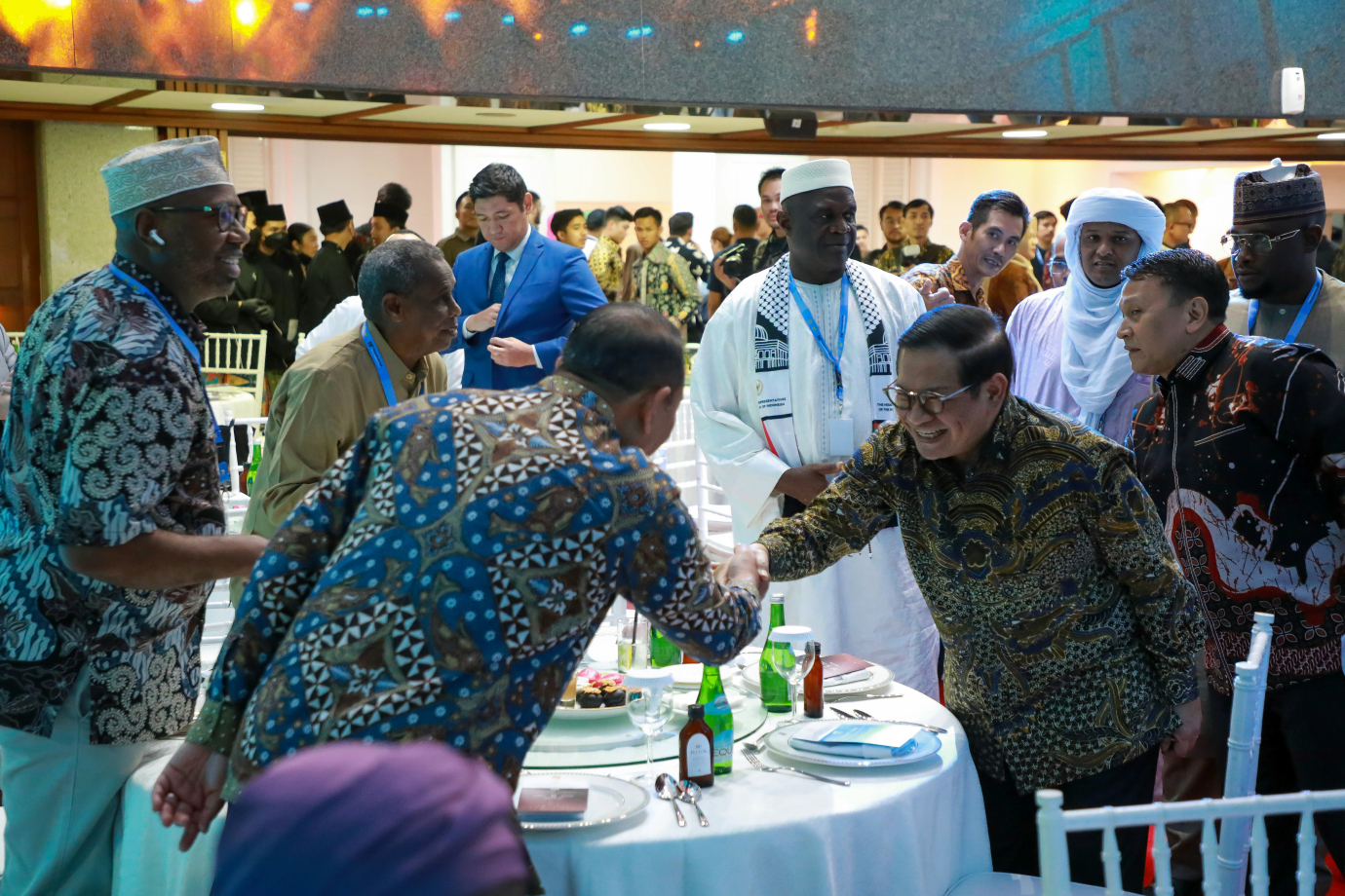 9 makan delegasi.jpg