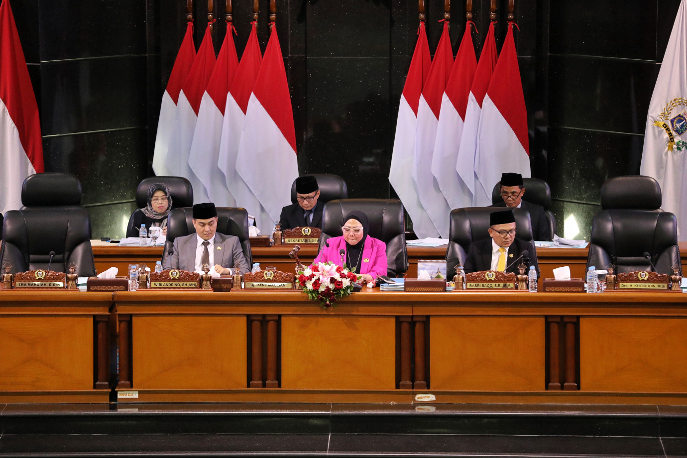 7.Wagub Rano Tanggapi Pandangan Umum Terhadap Raperda P2 APBD 2024.jpg