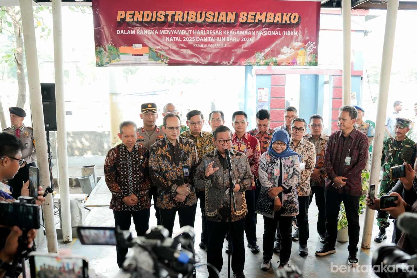 6gub lepas logistik ke pulau seribu.jpg