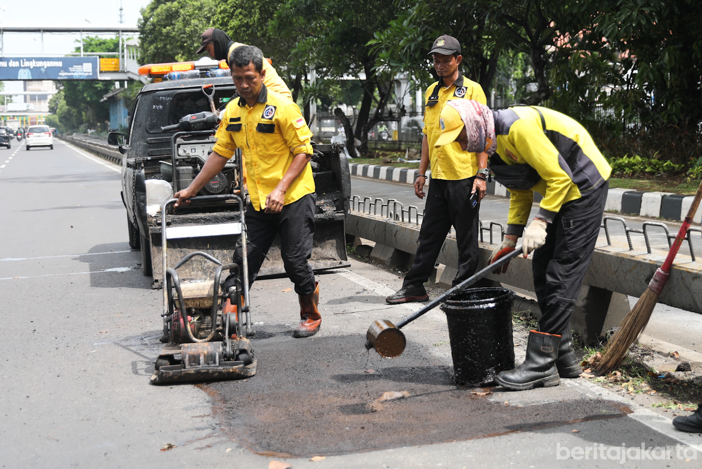 Aspal Jalan Matraman-6 (1).jpg