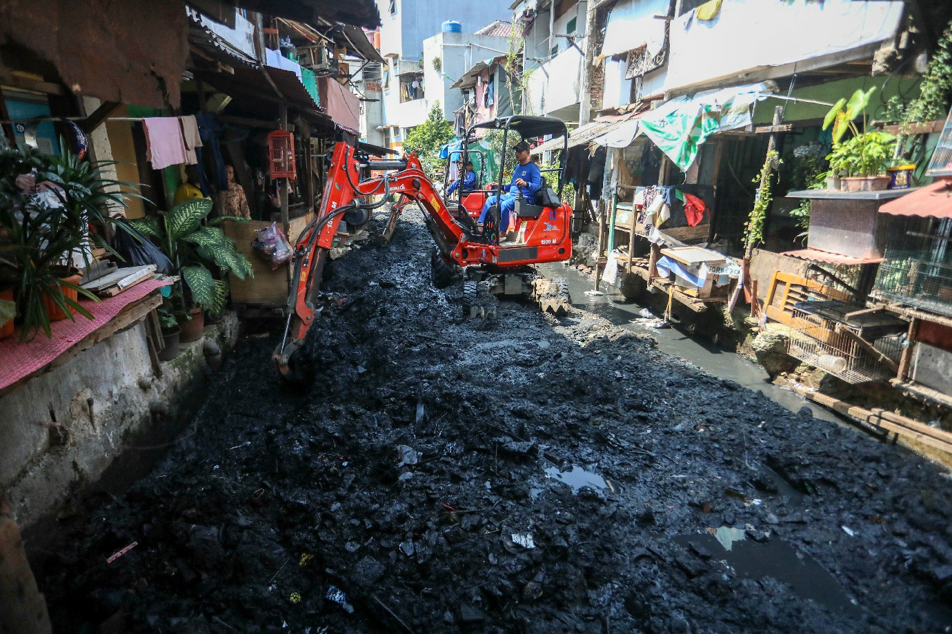 Sudin SDA Jakarta Pusat Keruk Anak Kali Krukut Sepanjang Satu Kilometer_6.jpg