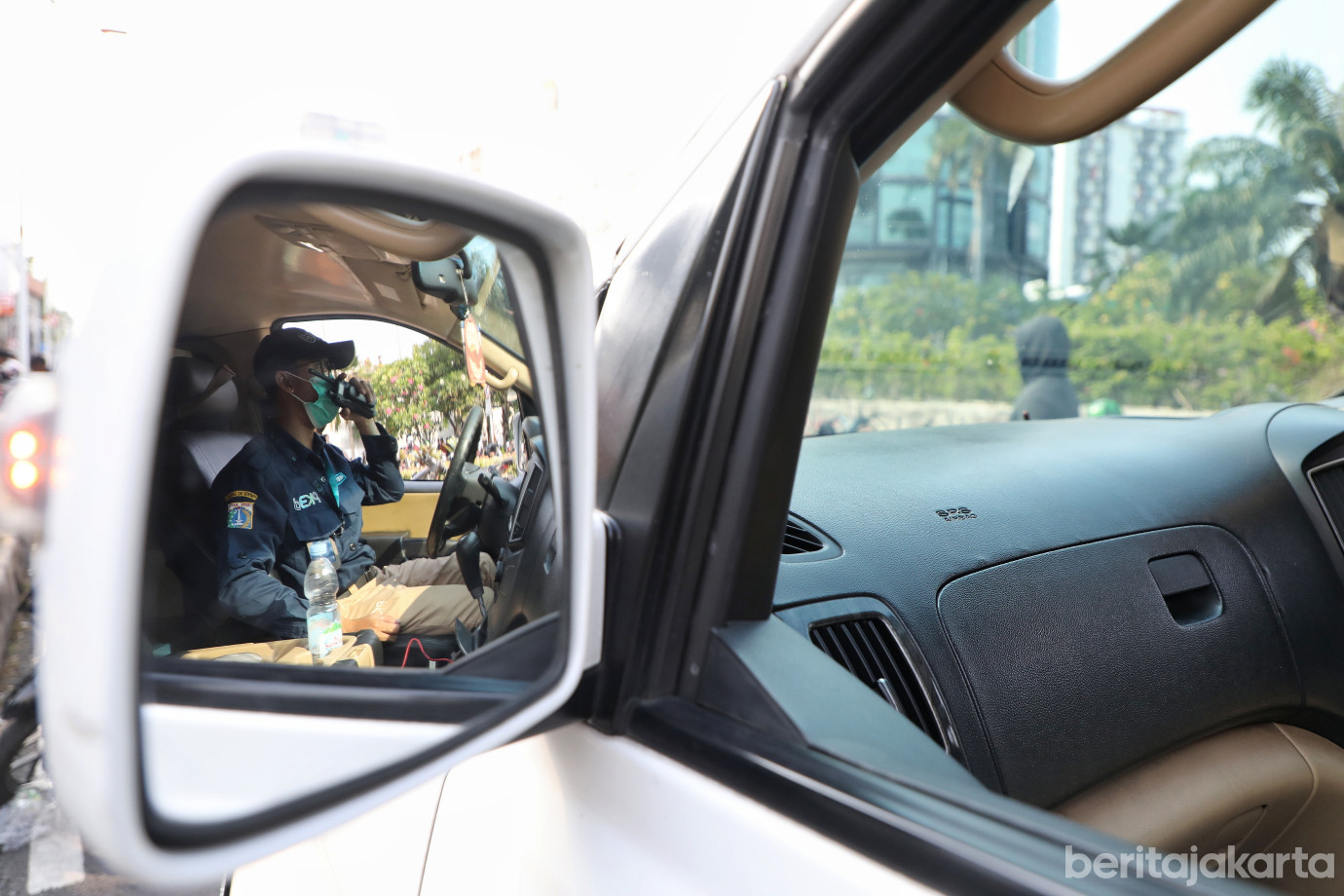 4.Dinkes Siagakan Ambulans di Sejumlah Titik Unjuk Rasa.jpg
