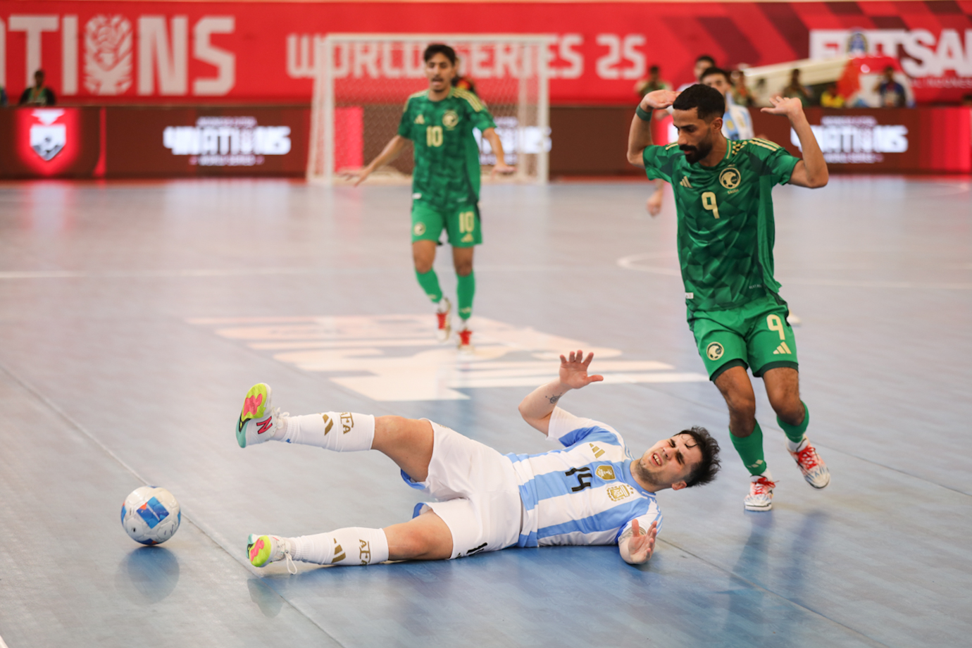 5 Futsal 4NWS-7.jpg