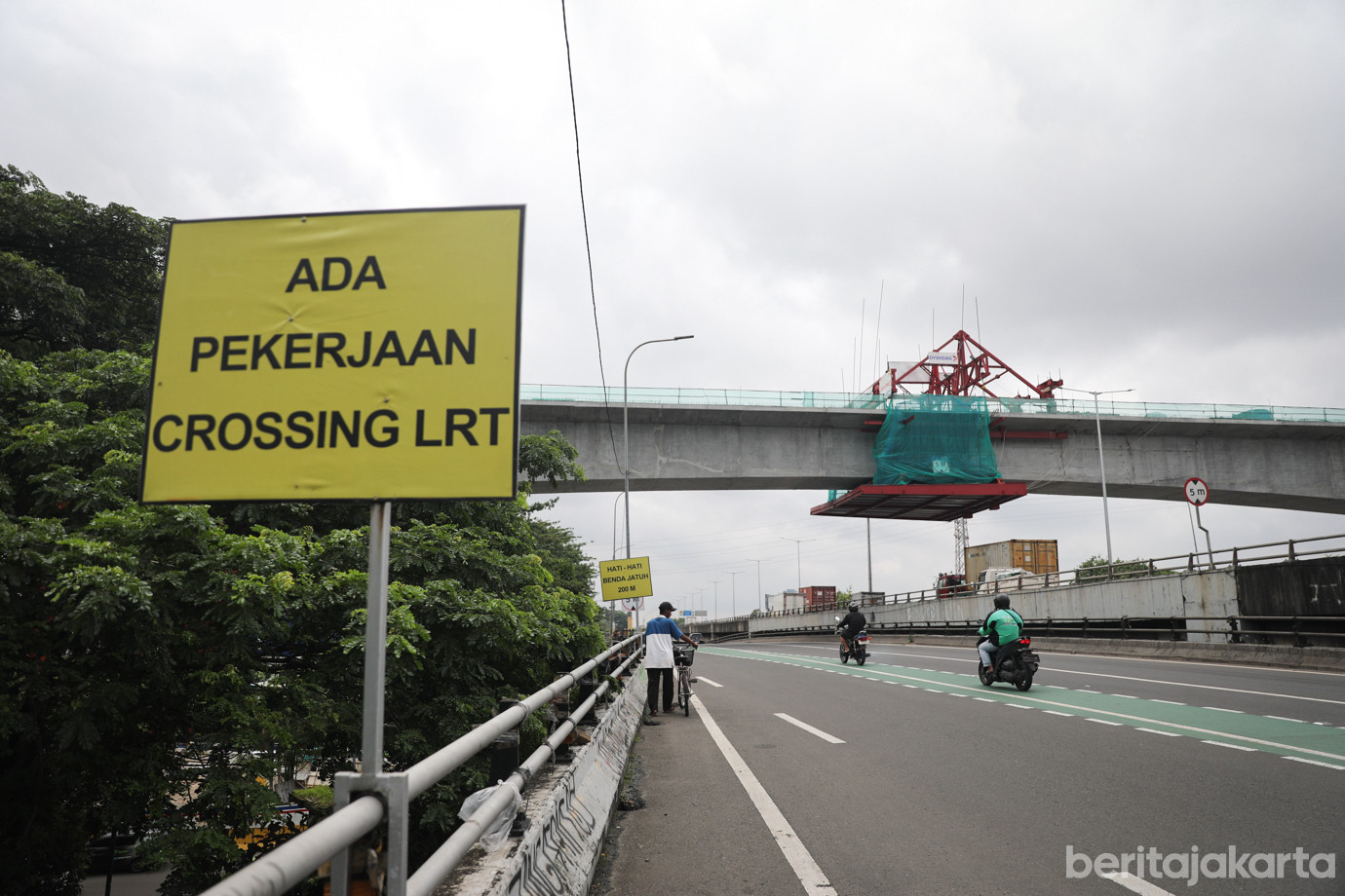 Jembatan LRT Rawamangun-5.jpg