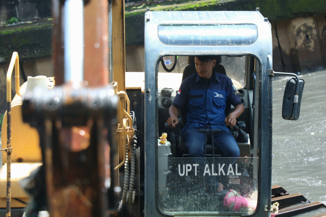 4 SDA Jakpus Keruk Kali Ciliwung_4.jpg