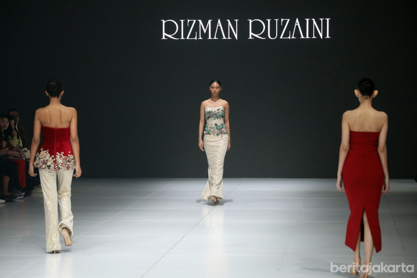 7 Gubernur Pramono Hadiri ASEAN Fashion Parade 2026_6.jpg