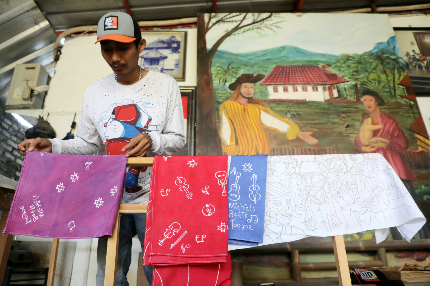 5 Melihat Proses pembuatan Batik Tugu di Michiles Batik Tugu_5.jpg