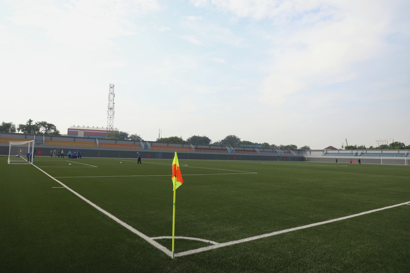 5 Gubernur Pramono Tinjau Stadion Tugu_6.jpg