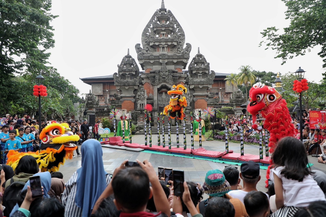 8.Pj Gubernur Hadiri Festival Pecinan di TMII.jpg