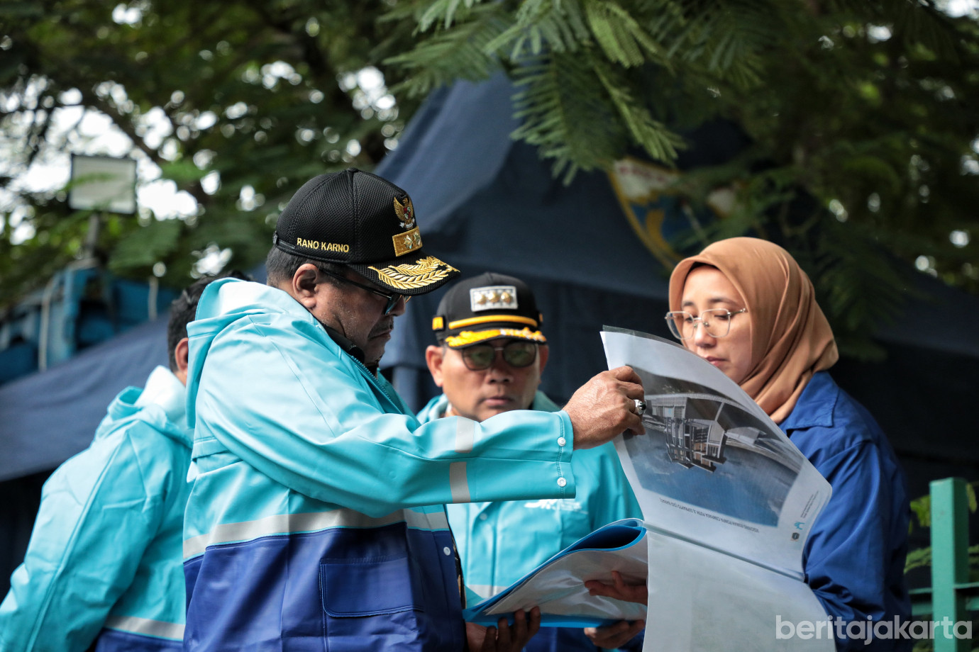 4.Rano Karno Tinjau Lokasi Rencana Pembangunan Pompa.jpg
