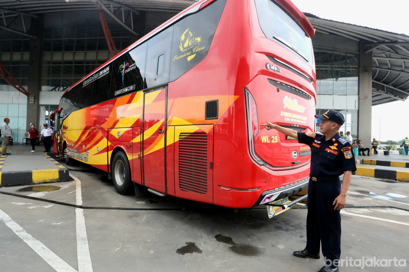 6 Ramp Check Bus AKAP di Terminal Pulo Gebang Jelang Nataru 2026_6.jpg