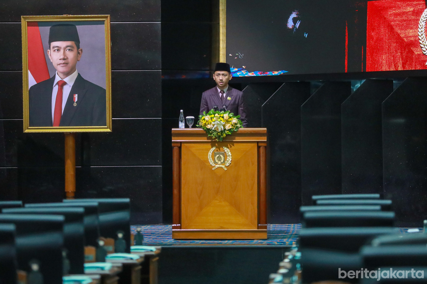 3paripurna pandangan fraksi2 raperda.jpg