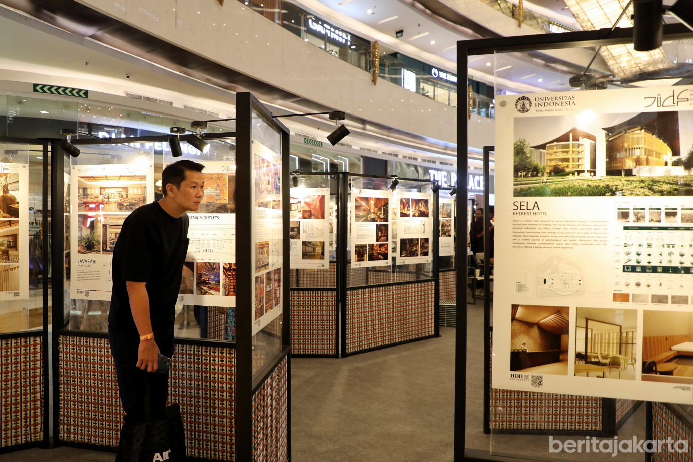 4.Melihat Pameran Jakarta Interior Festival.jpg