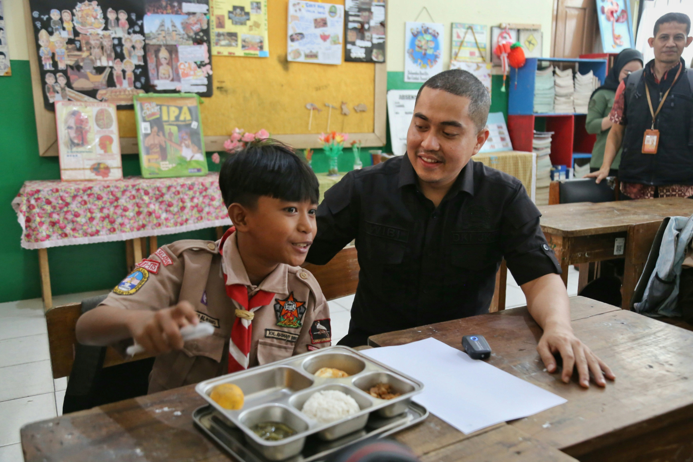 6 ketua dprd mbg.jpg