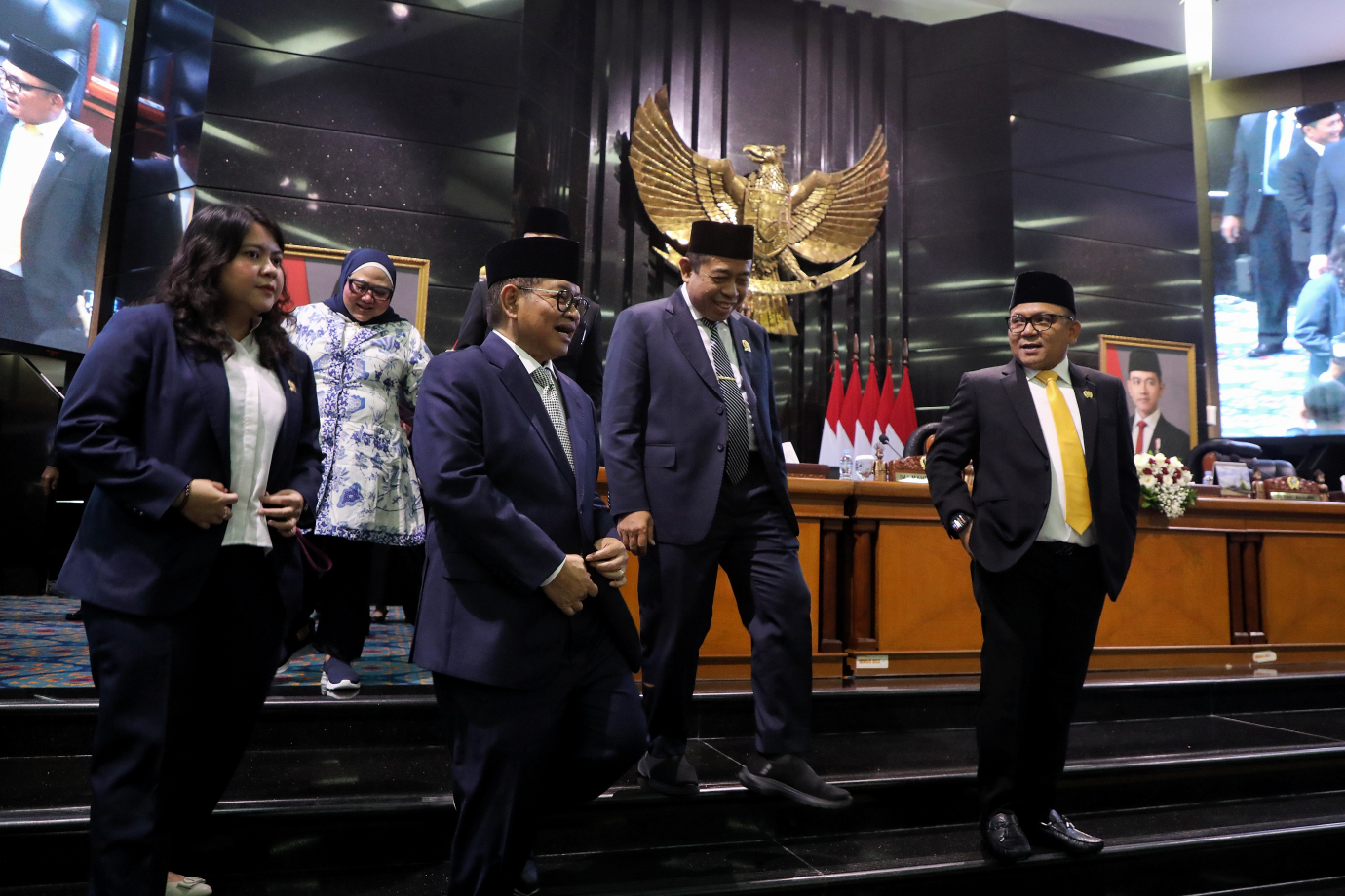6.Gubernur Sampaikan Jawaban Atas Pandangan Fraksi-Fraksi.jpg