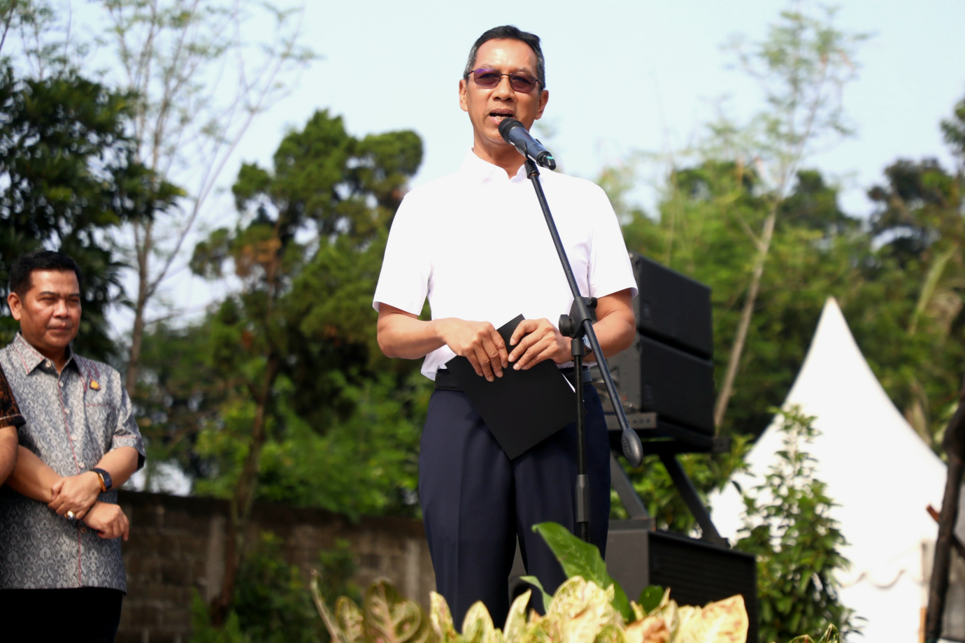 3 Pj Gub Penyerahan Pupuk 3.jpg