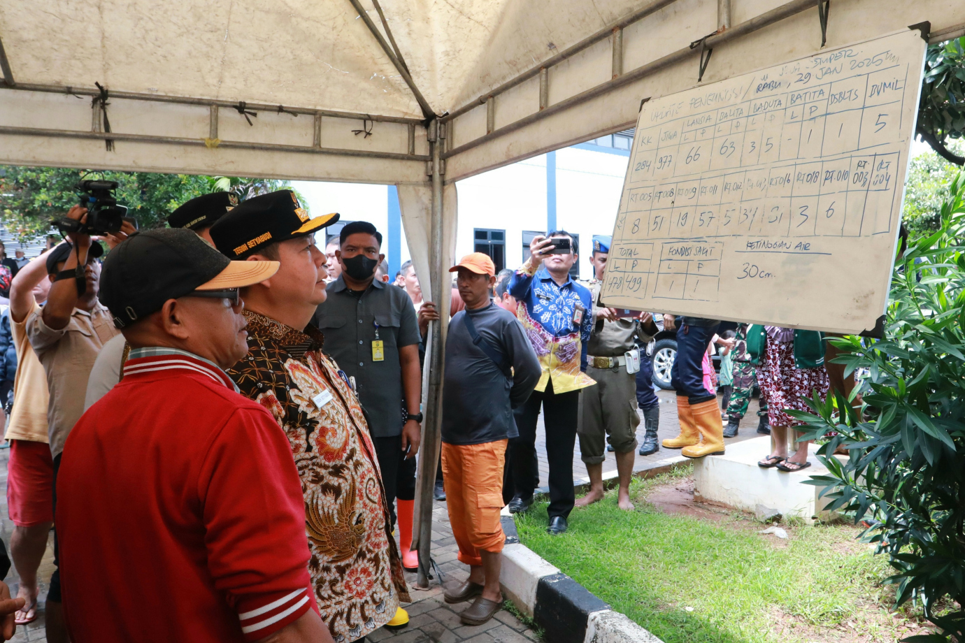 2 pj tinjau semper barat.jpg