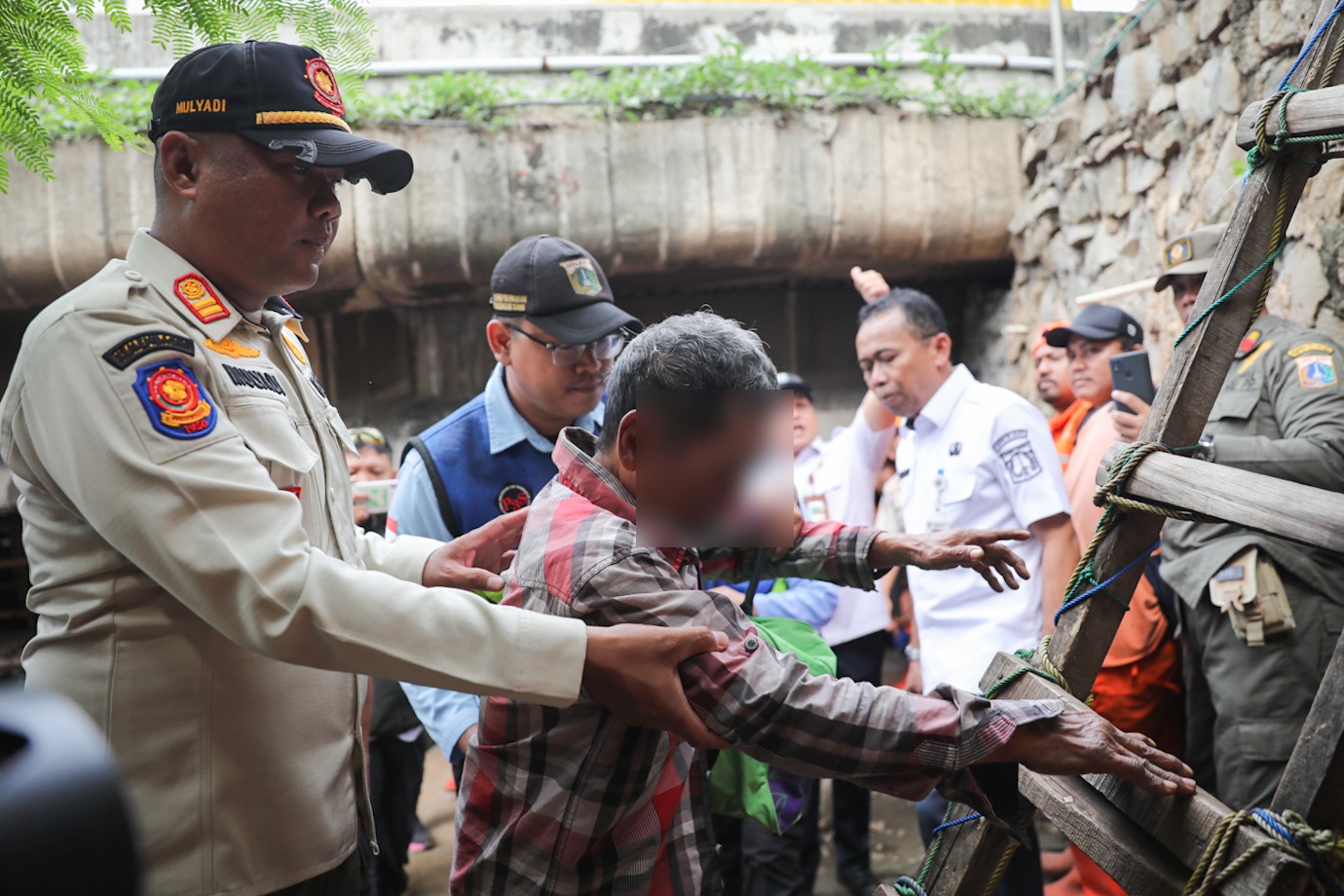 02 Relokasi warga kolong tol-2.jpg