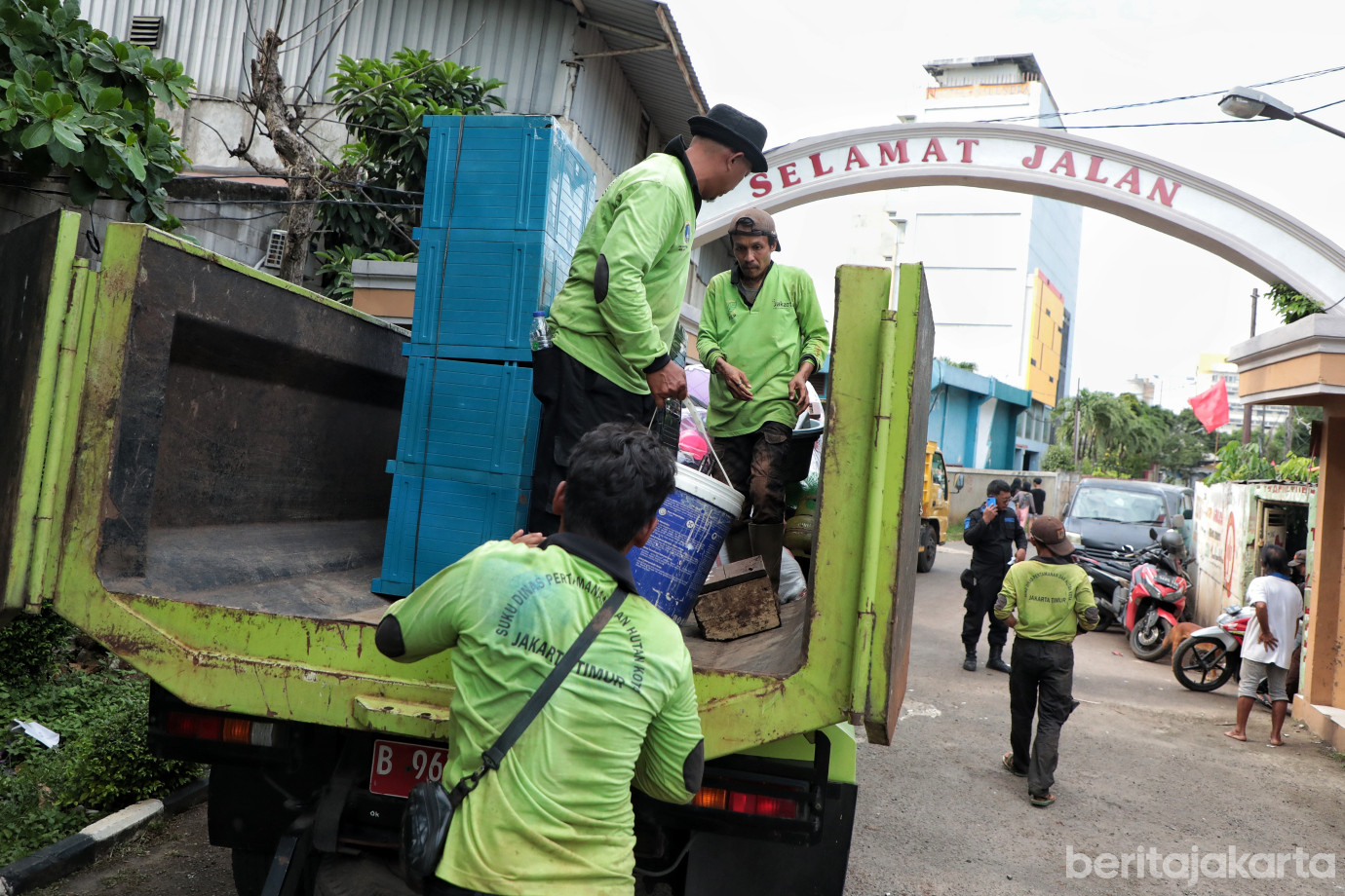 9.27 KK Penghuni TPU Kebon Nanas Pindah ke Rusunawa__.jpg