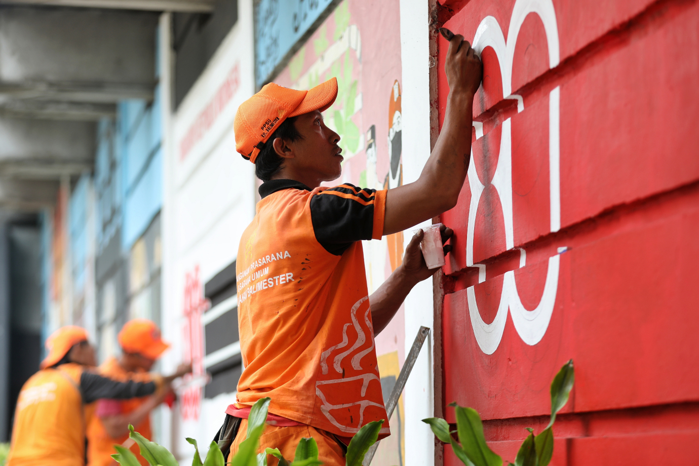 7.PPSU Balimester Buat Mural HUT ke-80 RI di Kolong Fly Over Kampung Melayu.jpg