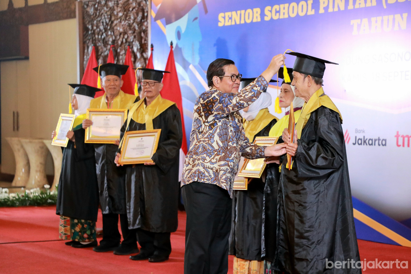 4-2wisudalansia.jpg